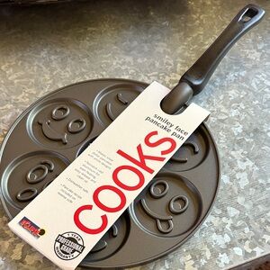 Cooks Smiley Face Pancake Pan - NWT